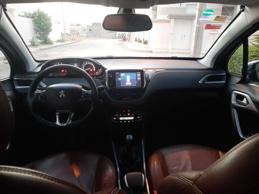 Peugeot 2008 allure ess avec toit panoramique