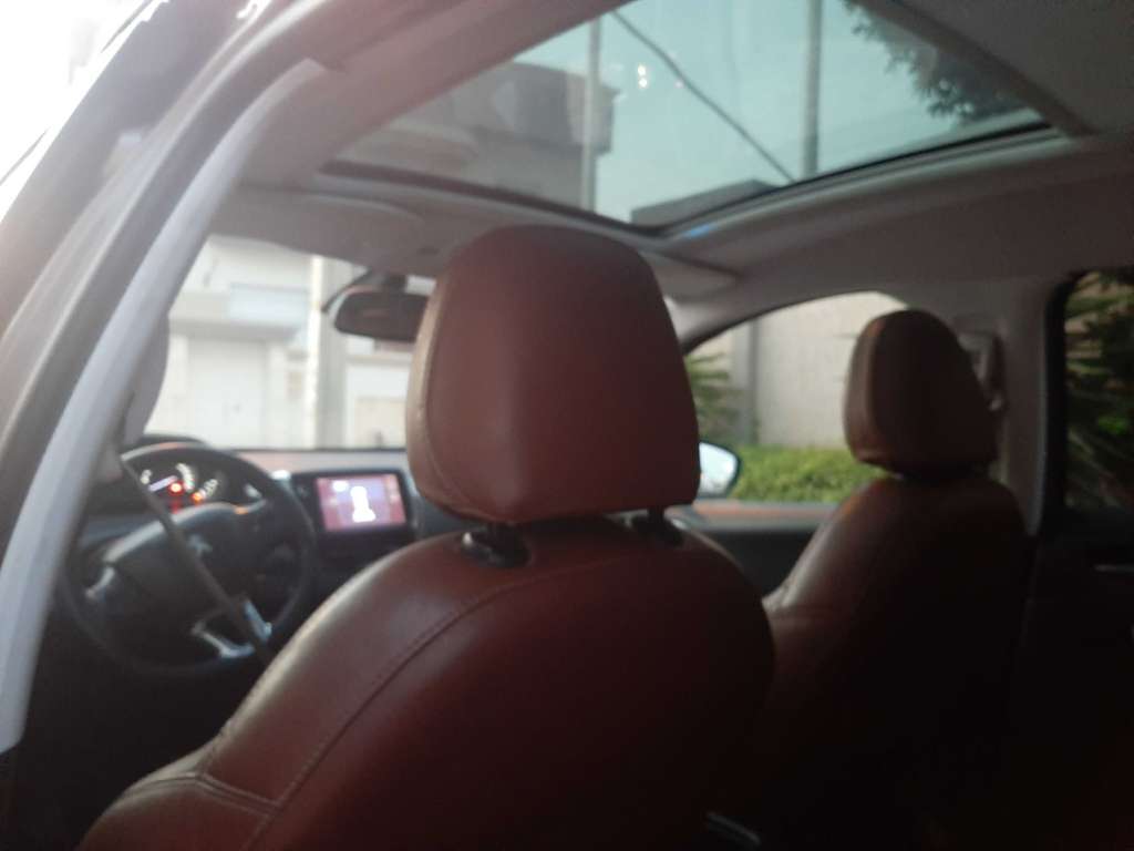 Peugeot 2008 allure ess avec toit panoramique