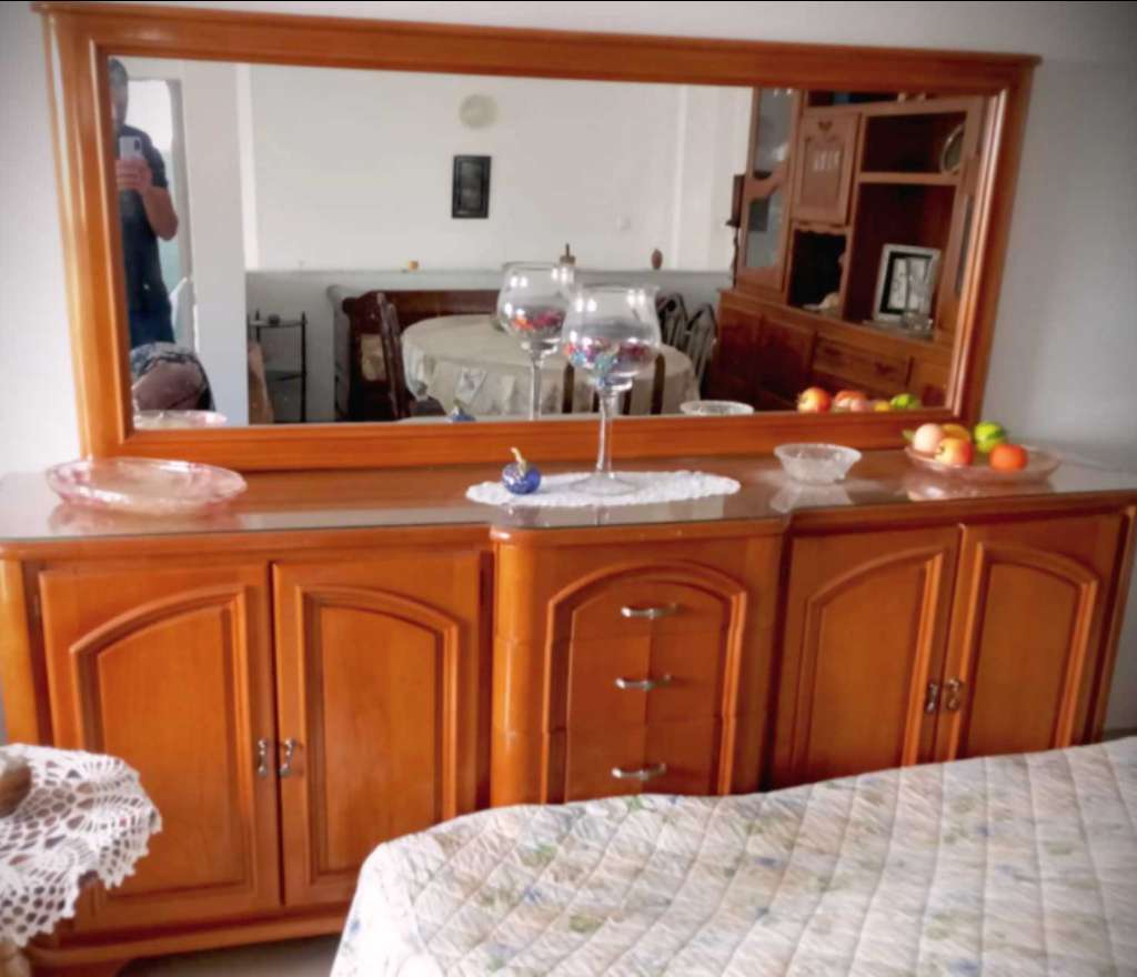 Élégant buffet avec miroir en bois