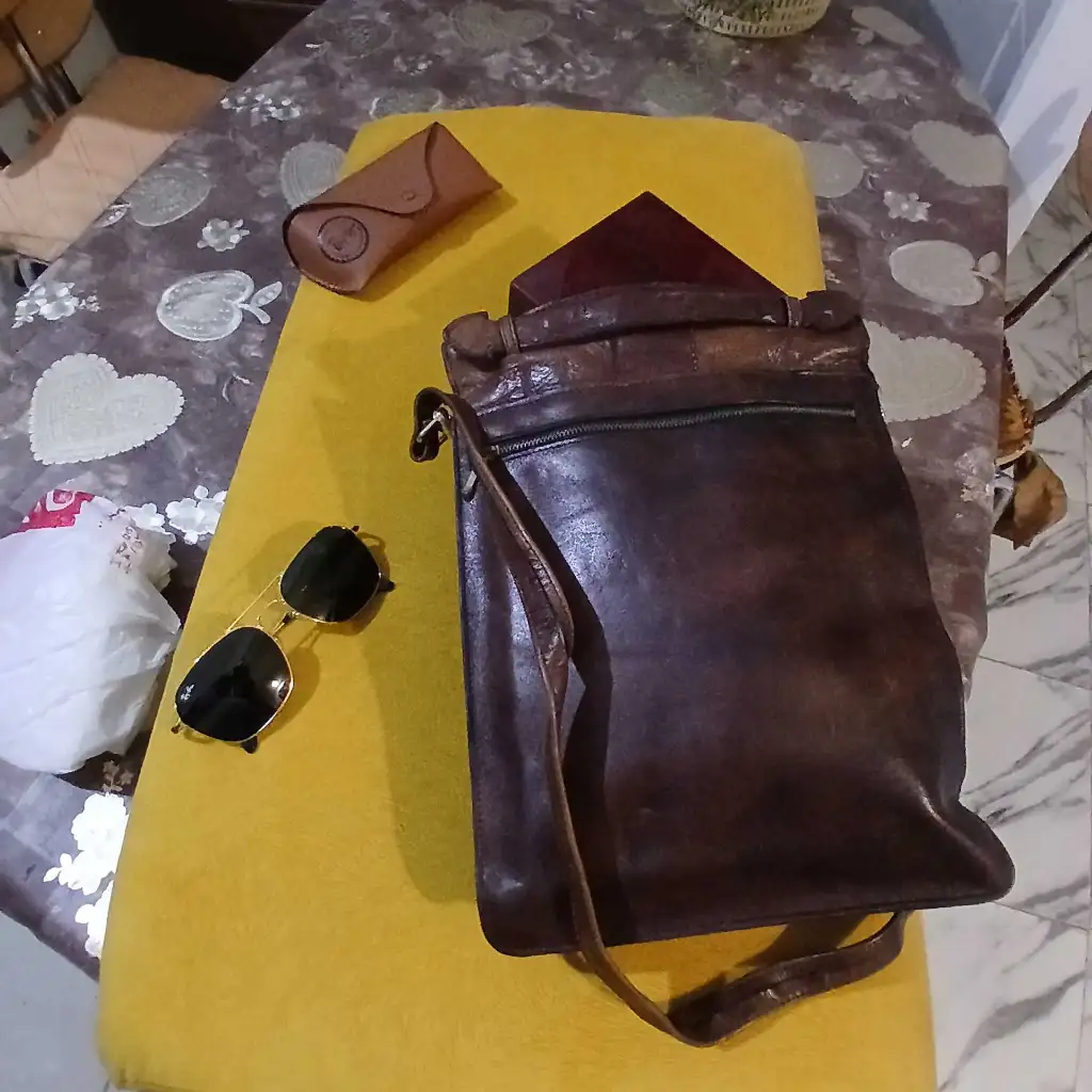Lunette rayban avec sacoche cuire original emporté Téléphone 23728730