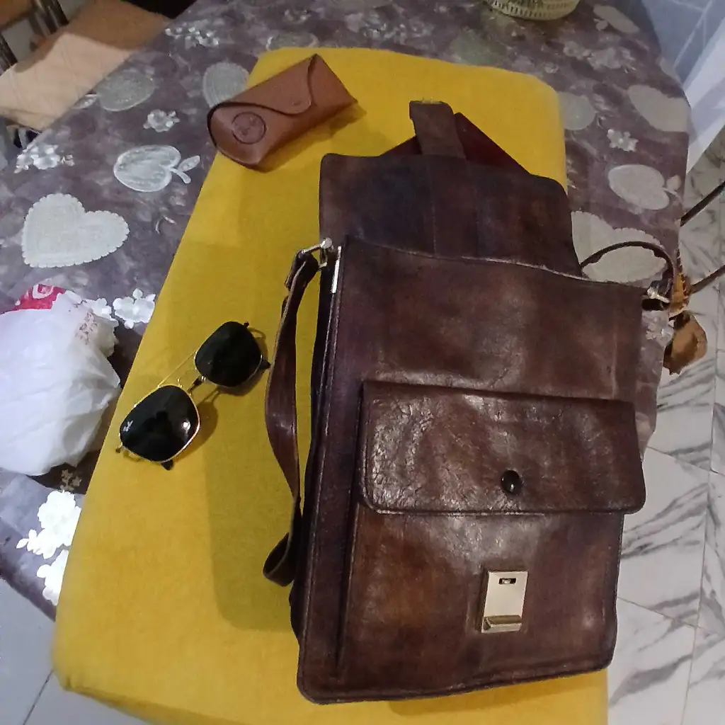 Lunette rayban avec sacoche cuire original emporté Téléphone 23728730