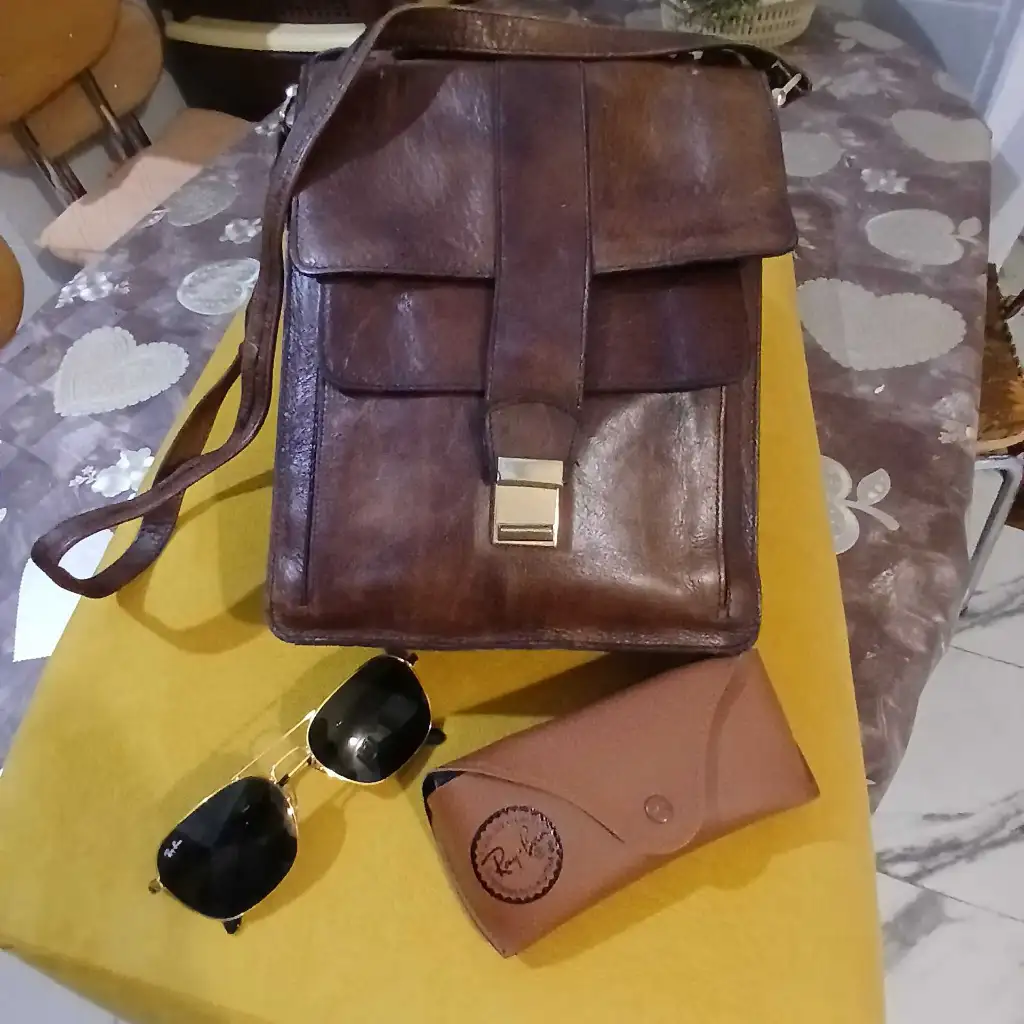 Lunette rayban avec sacoche cuire original emporté Téléphone 23728730