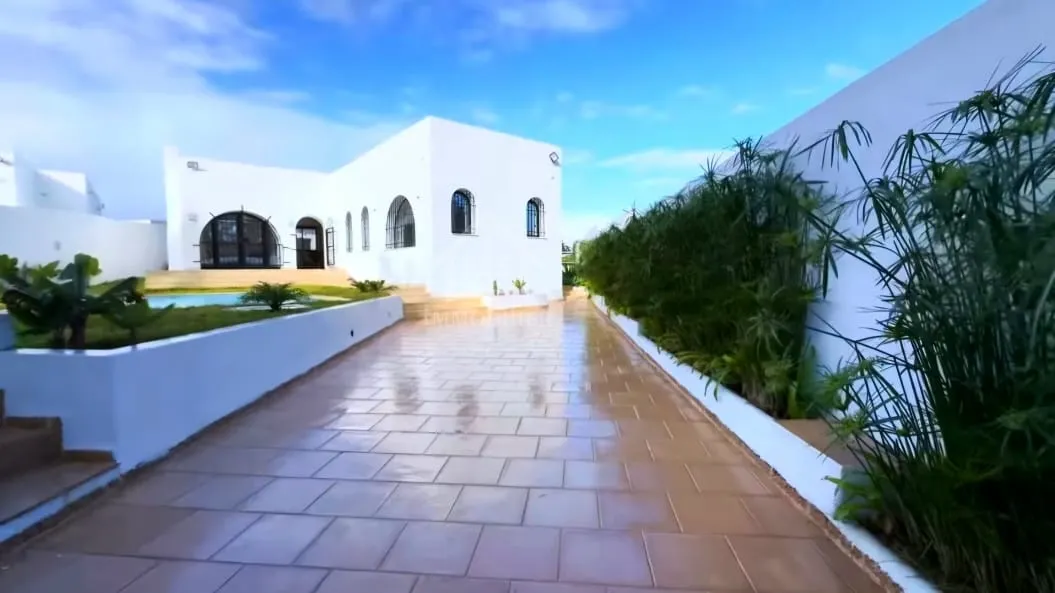 Une villa toute neuve avec piscine à vendre à Hammamet Sud 51355351