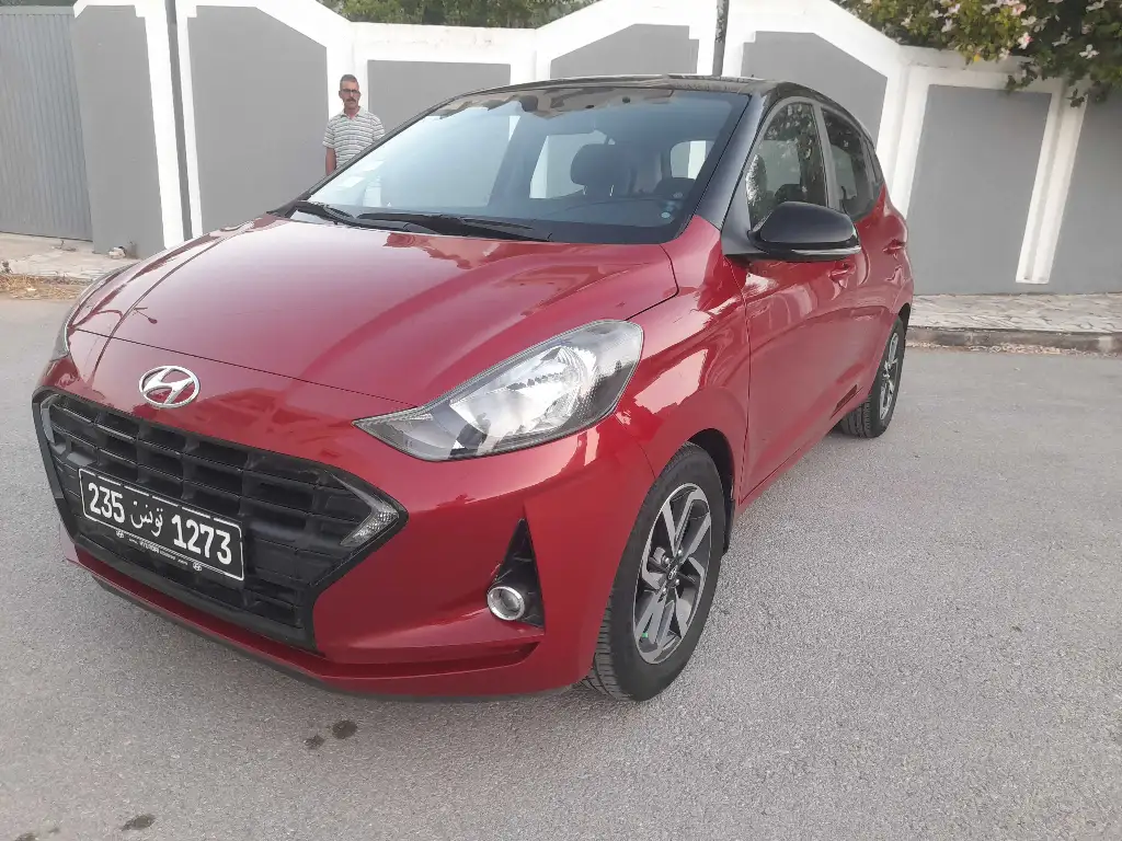 HYUNDAI GRAND I1O PREMIÈRE MAIN EN EXCELLENT ÉTAT