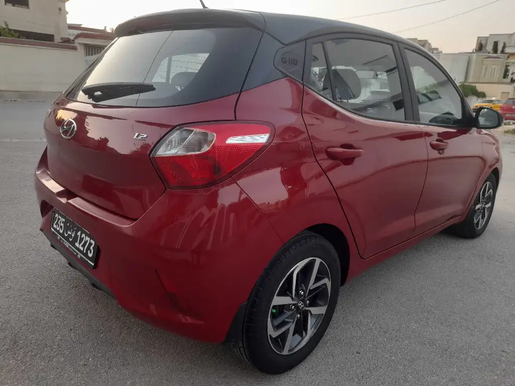 HYUNDAI GRAND I1O PREMIÈRE MAIN EN EXCELLENT ÉTAT