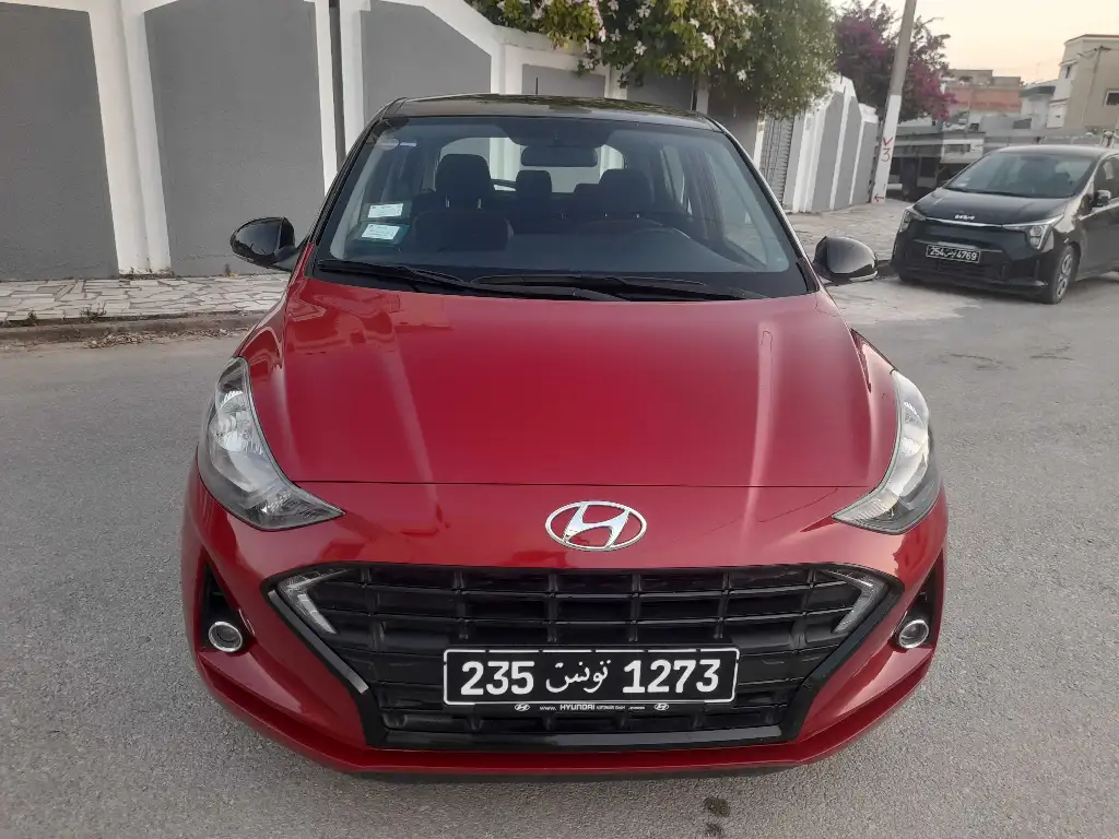 HYUNDAI GRAND I1O PREMIÈRE MAIN EN EXCELLENT ÉTAT