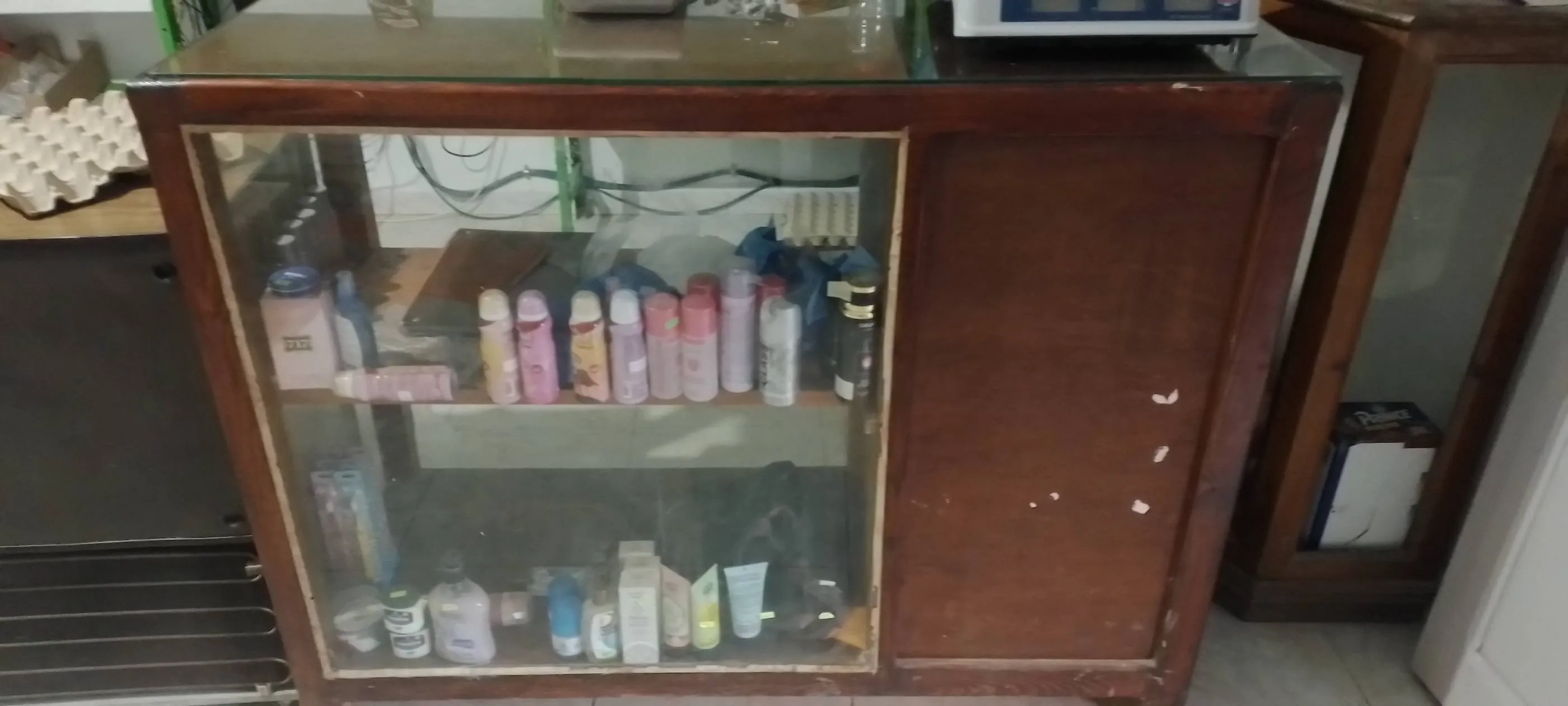 للبيع...تجهيزات دكان