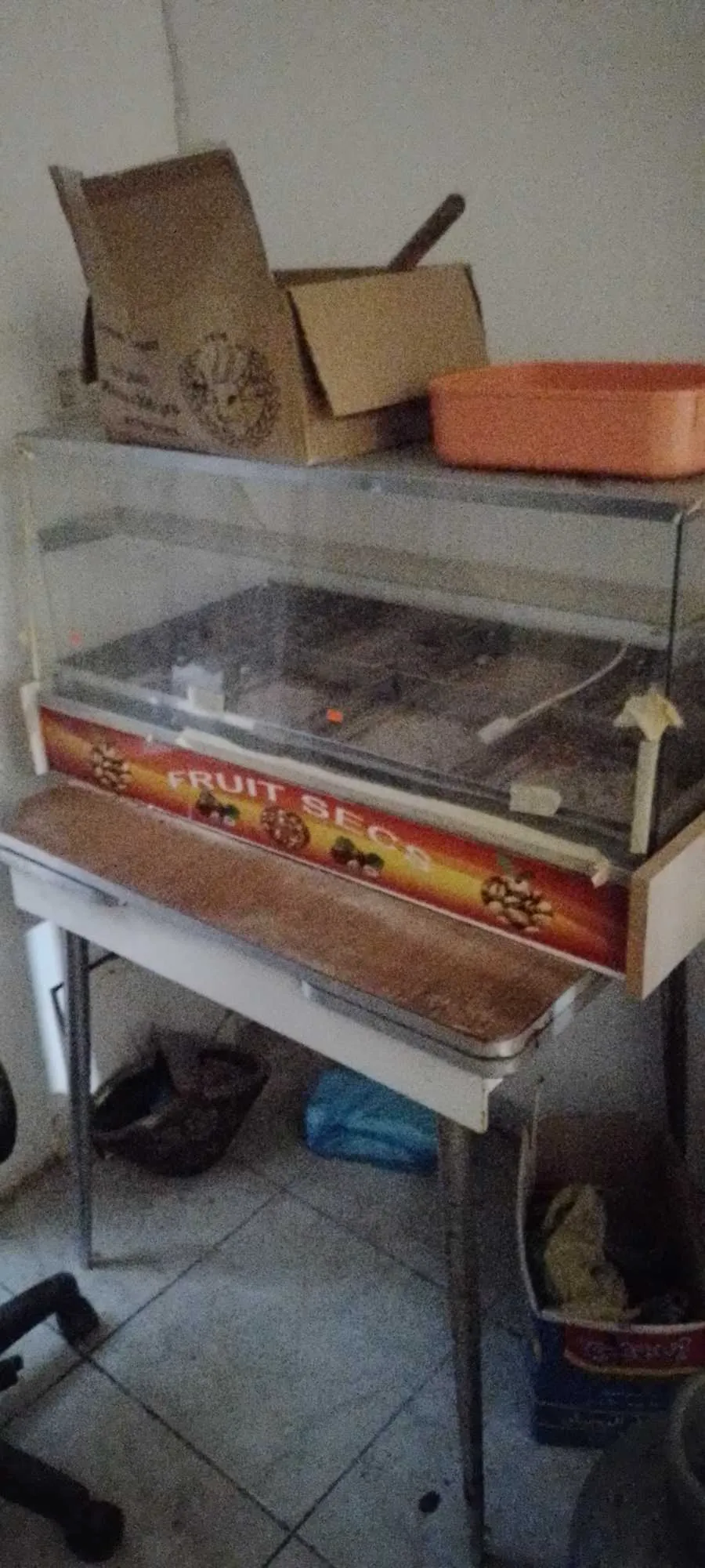 للبيع...تجهيزات دكان