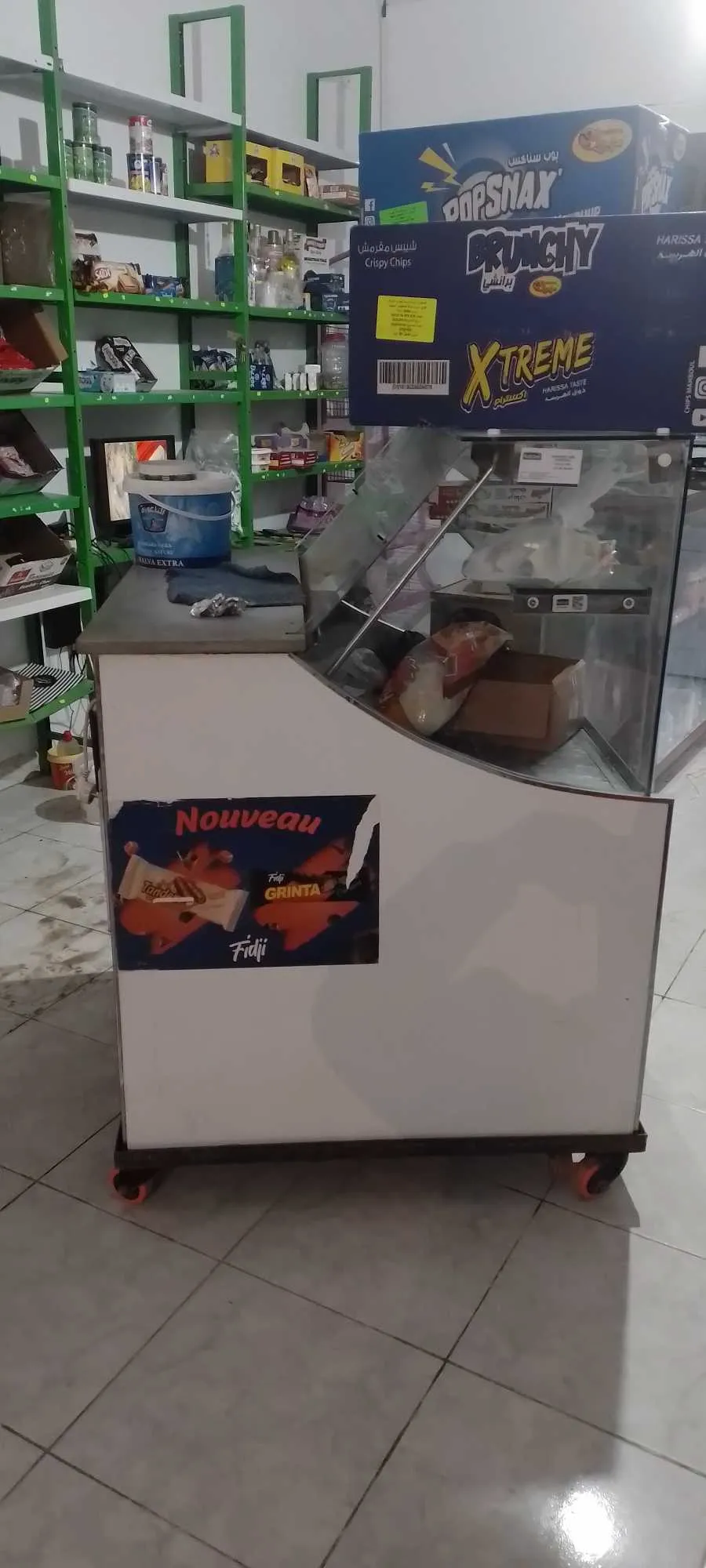 للبيع...تجهيزات دكان