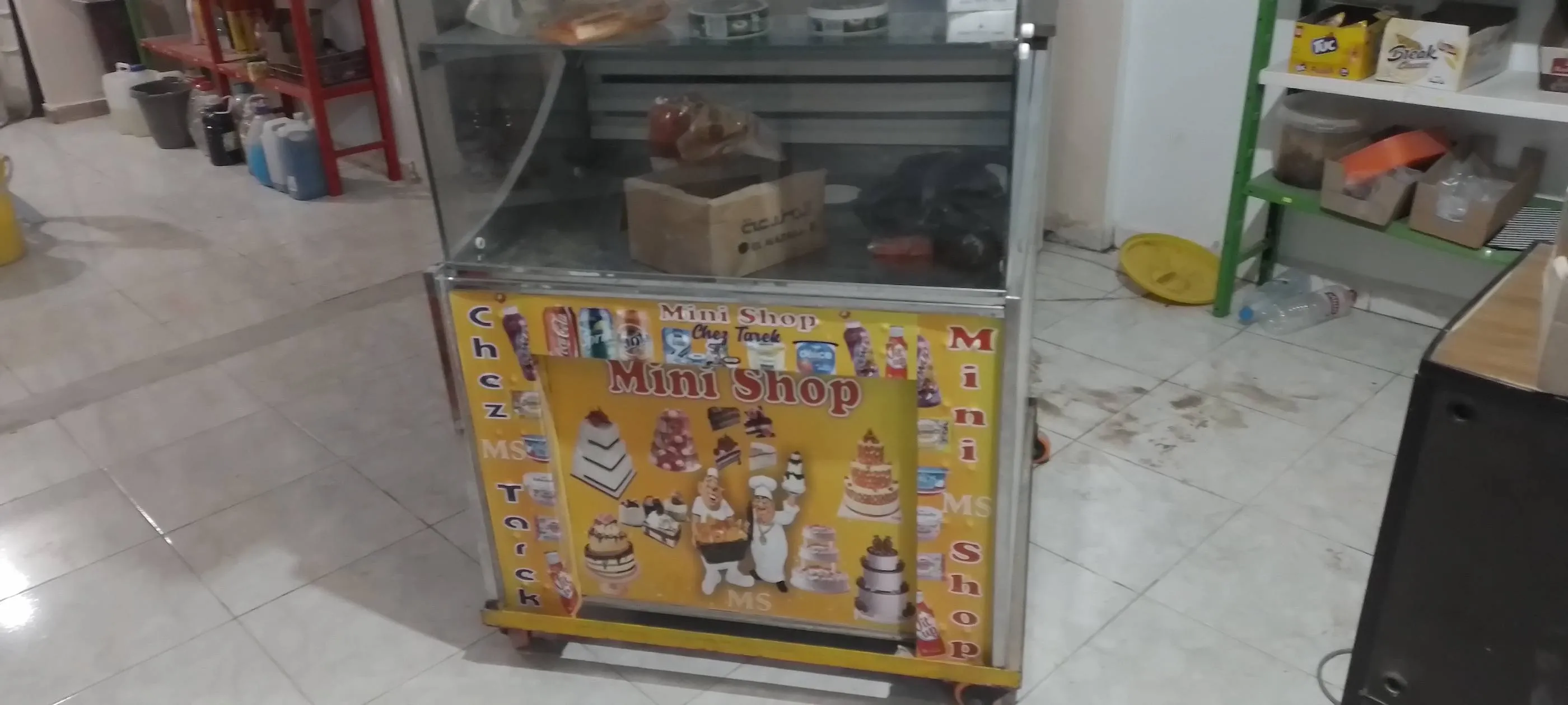 للبيع...تجهيزات دكان