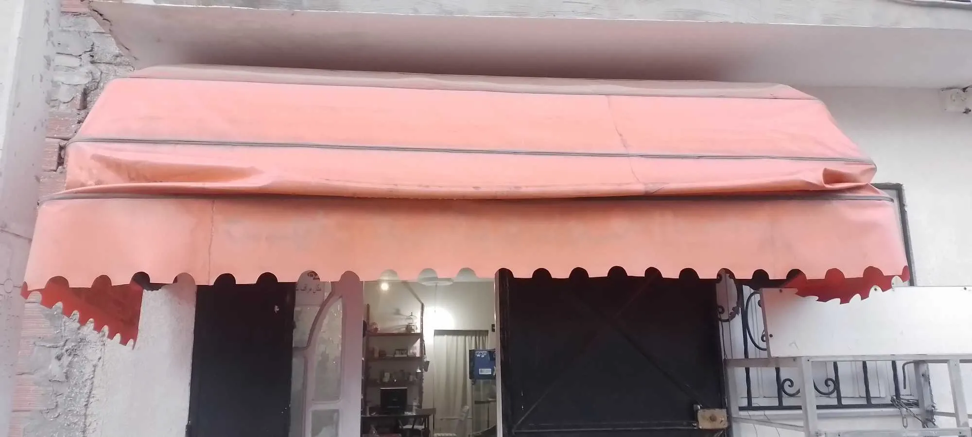 للبيع...تجهيزات دكان