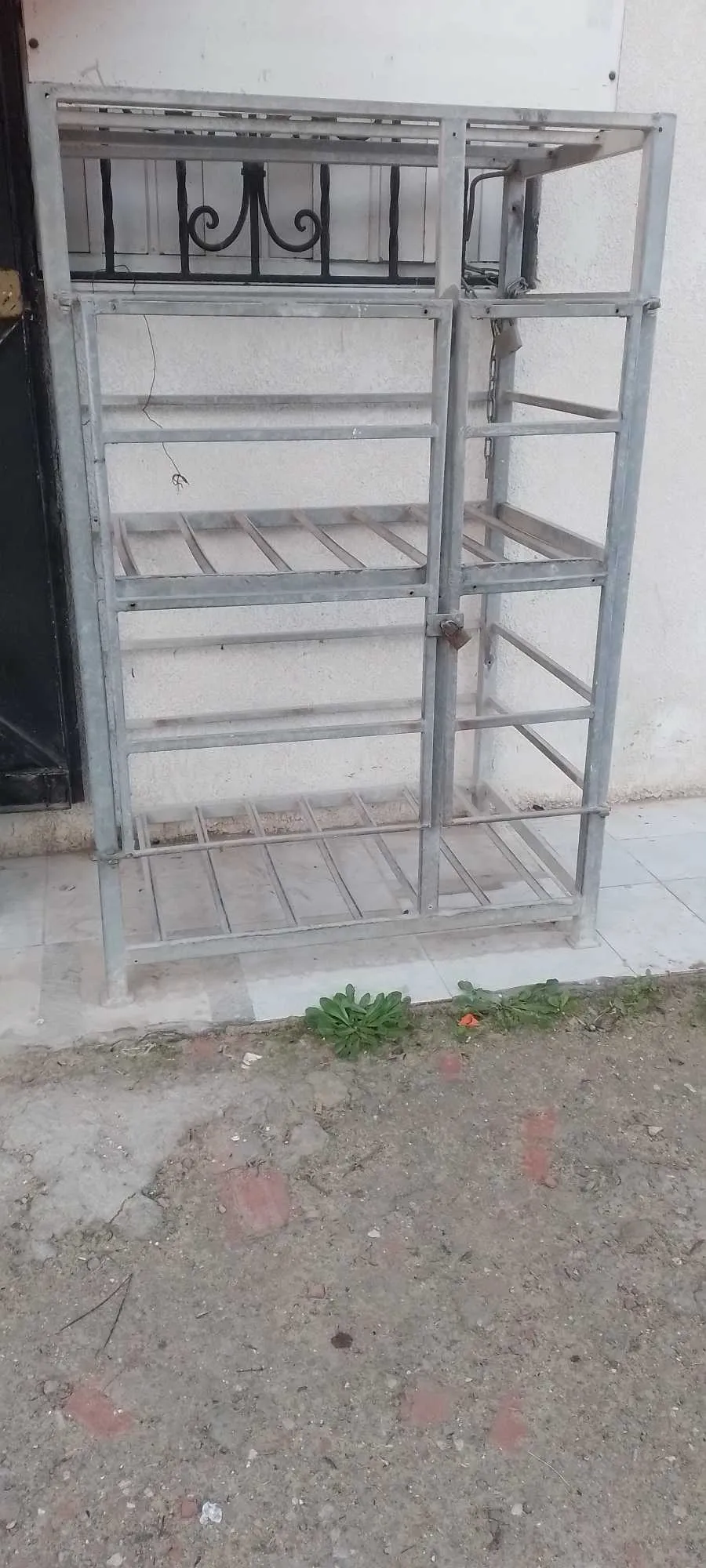 للبيع...تجهيزات دكان