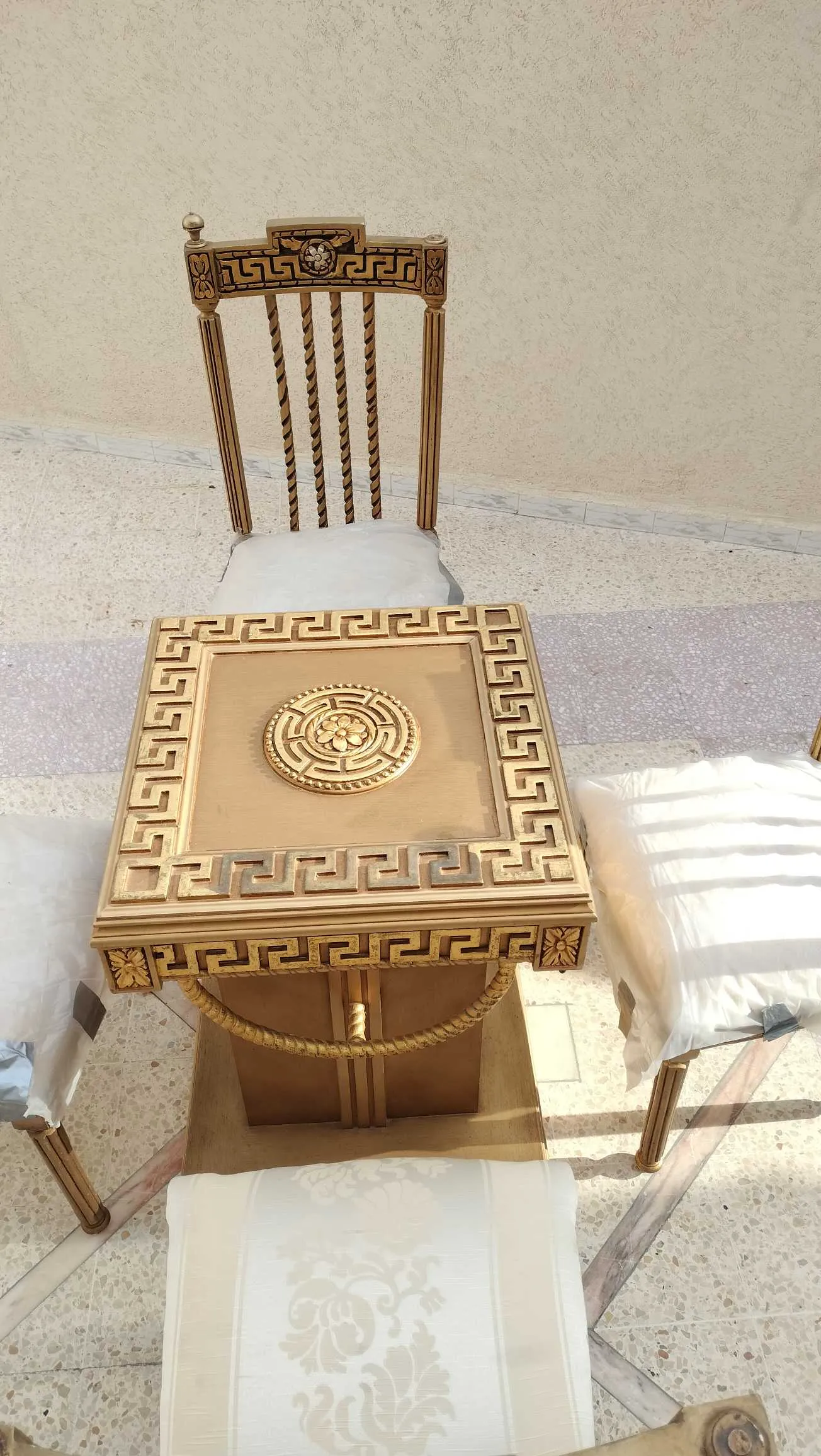 ✨ À VENDRE – Magnifique table à manger + 4 chaises ✨