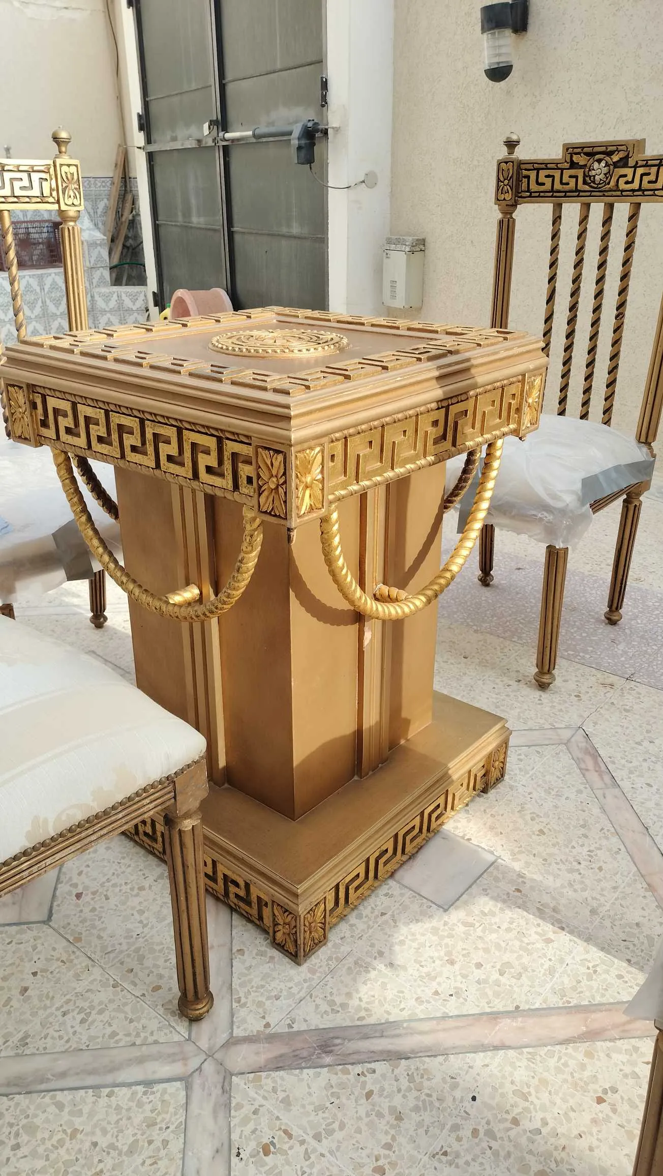 ✨ À VENDRE – Magnifique table à manger + 4 chaises ✨