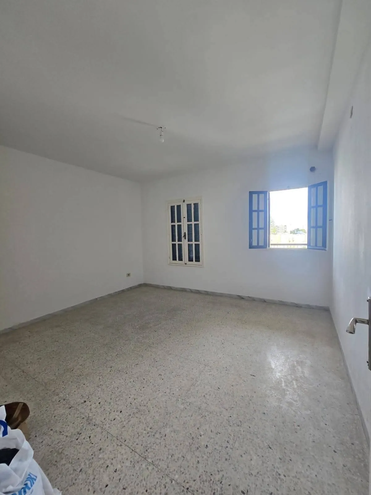 Appartement S+3 En Vente à Khezema Est