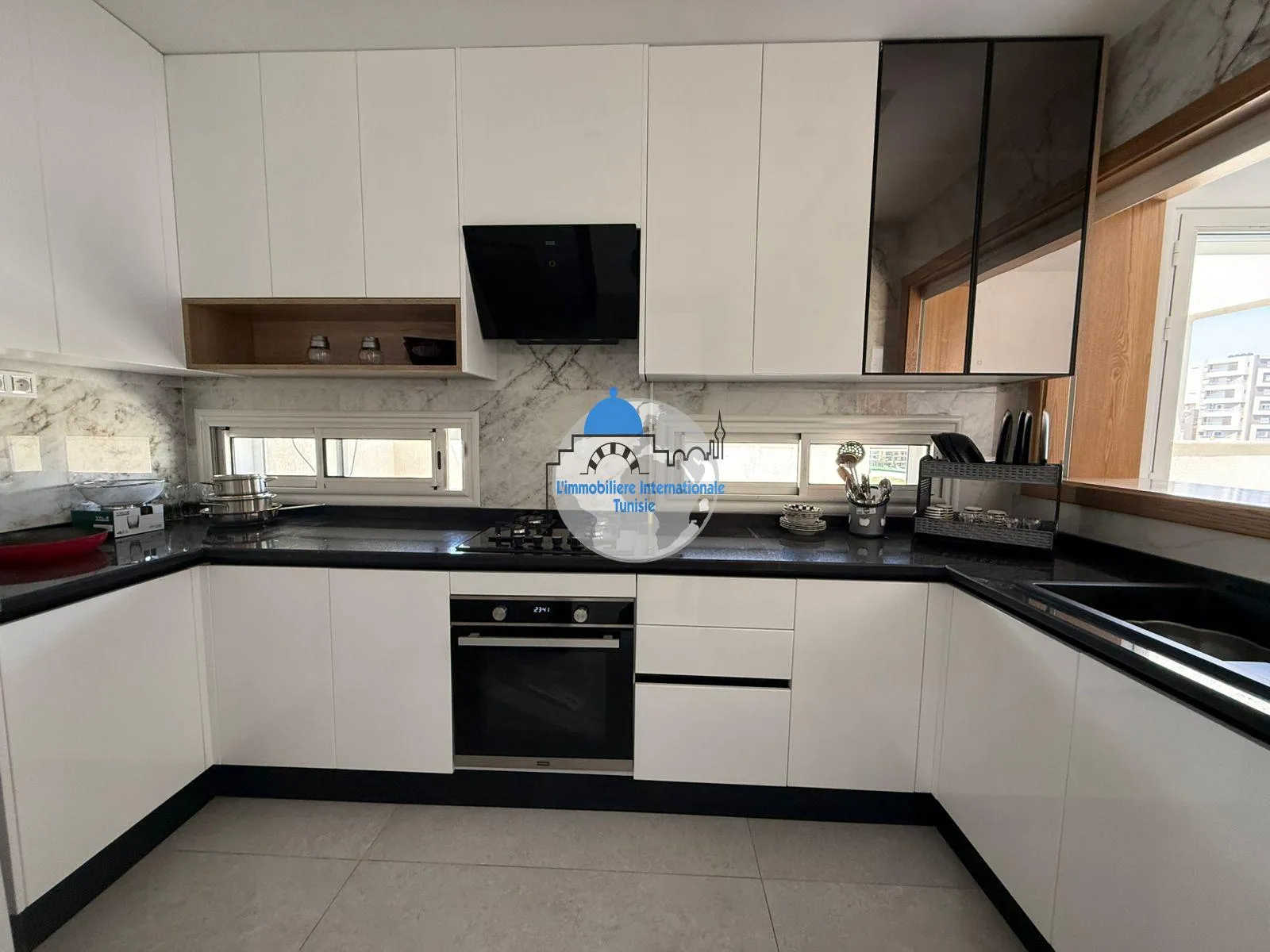 Location annuelle S+1 meublé avec place de parking à Sahloul 4