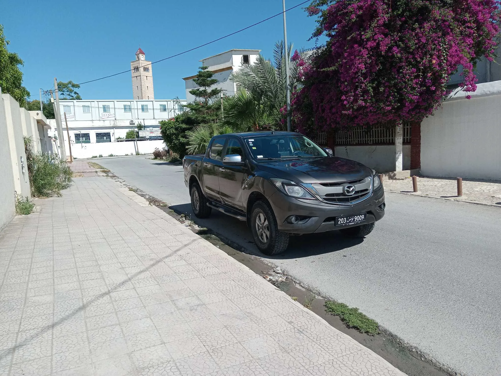 A ventre voiture 4x4 Mazda BT50 boite 6