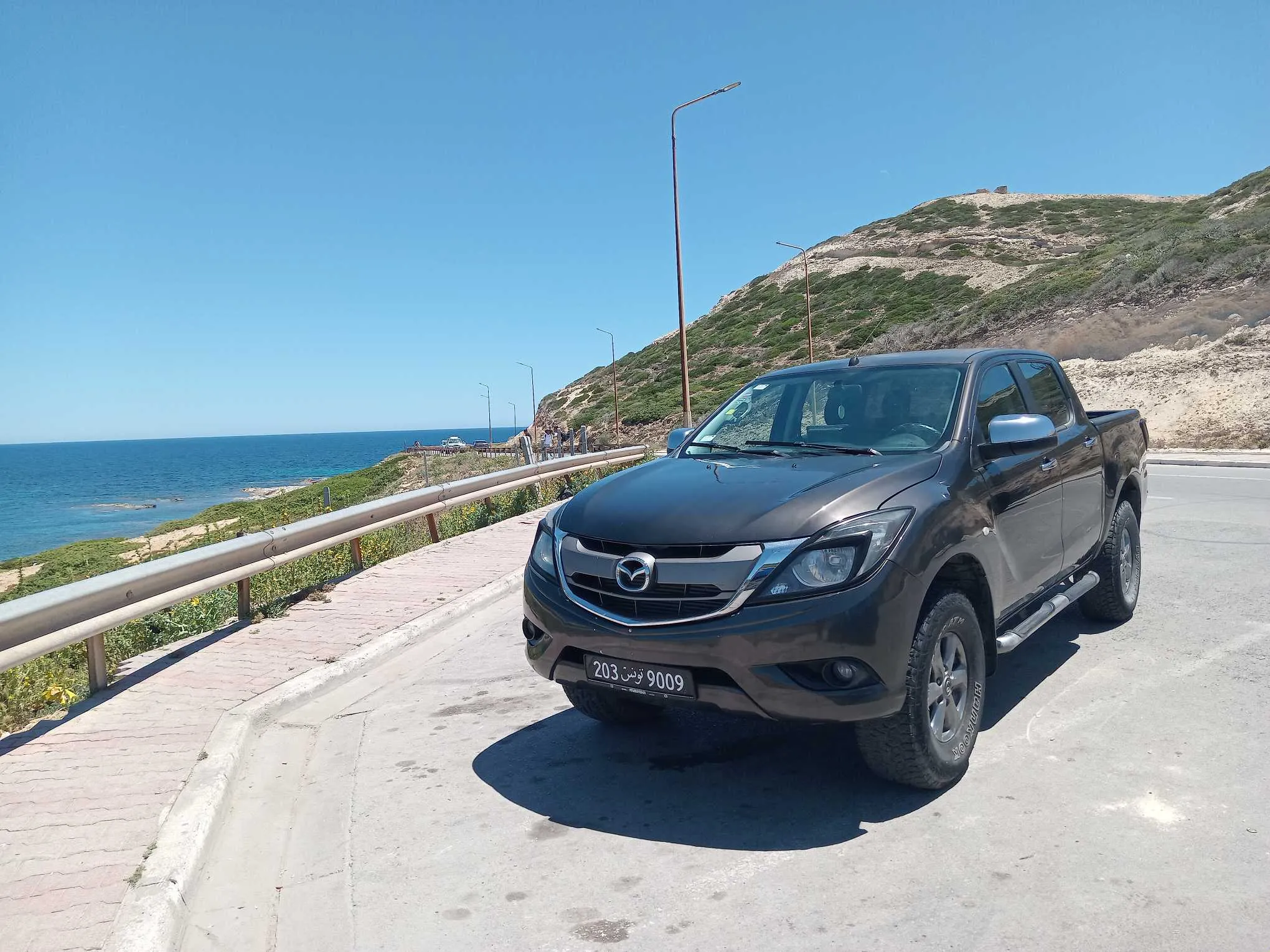 A ventre voiture 4x4 Mazda BT50 boite 6
