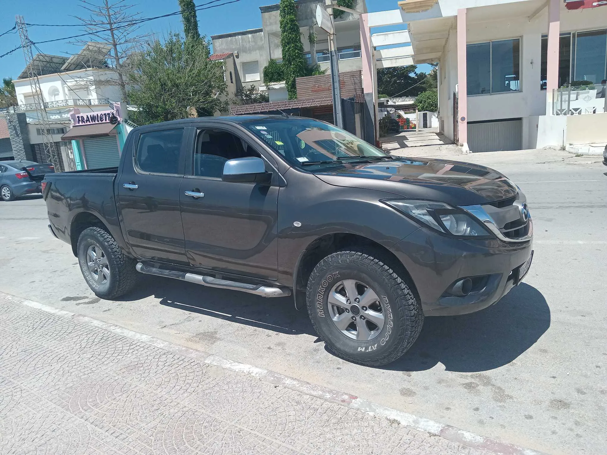 A ventre voiture 4x4 Mazda BT50 boite 6