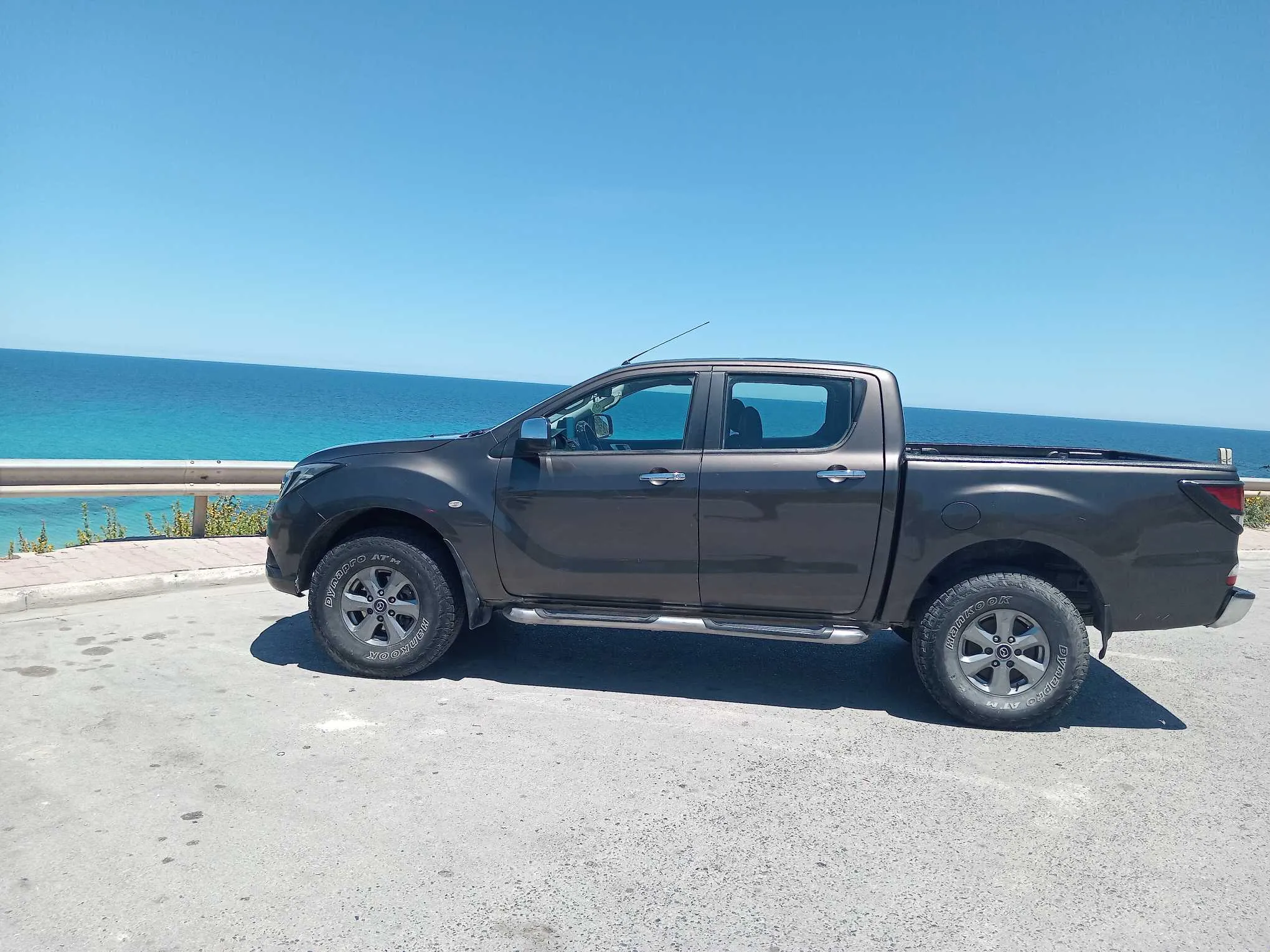 A ventre voiture 4x4 Mazda BT50 boite 6
