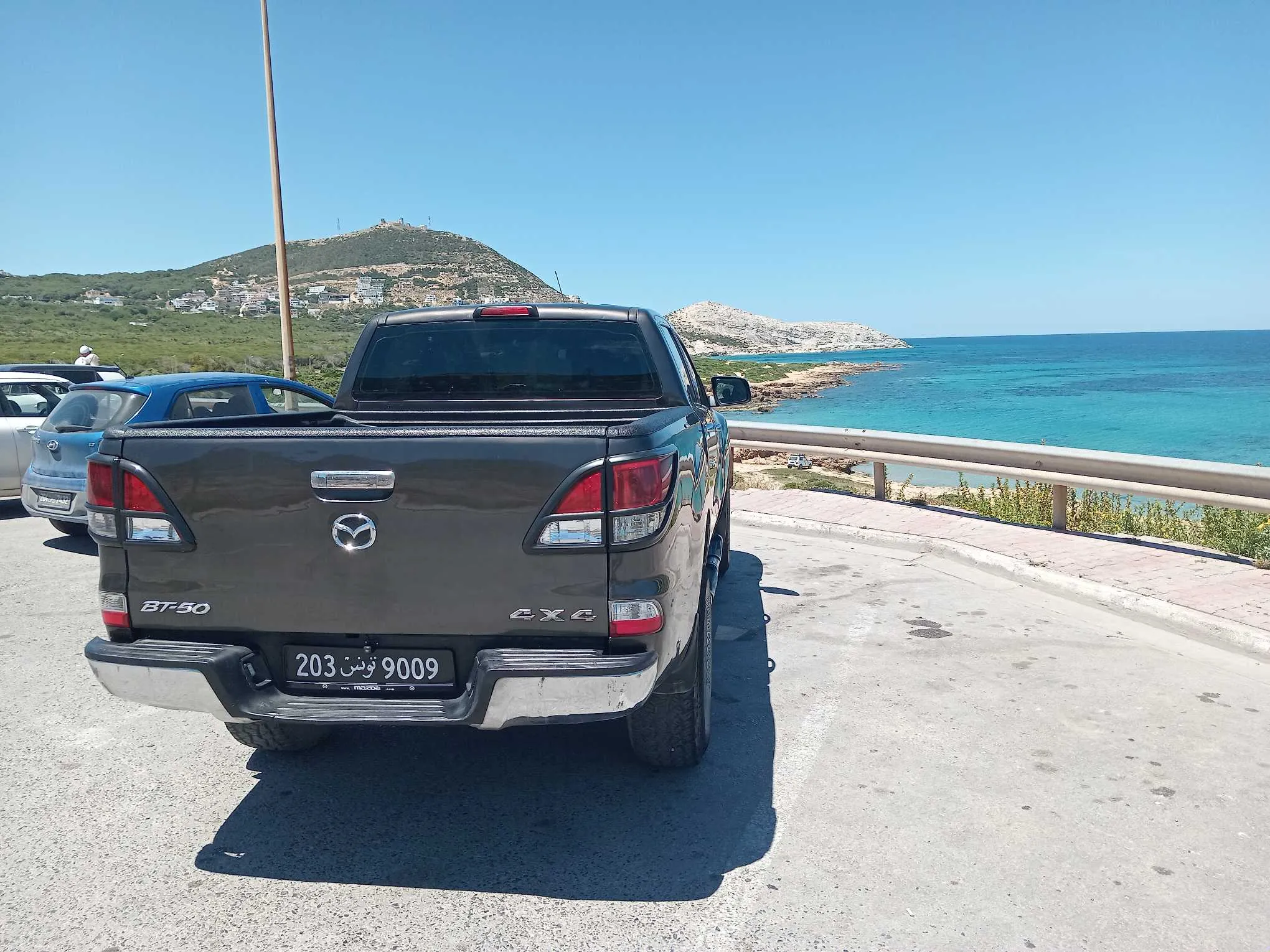 A ventre voiture 4x4 Mazda BT50 boite 6
