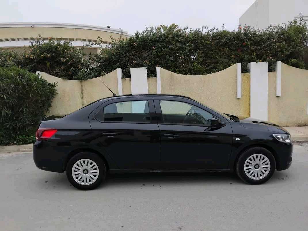 PEUGEOT 301 ACCESS PREMIÈRE MAIN 