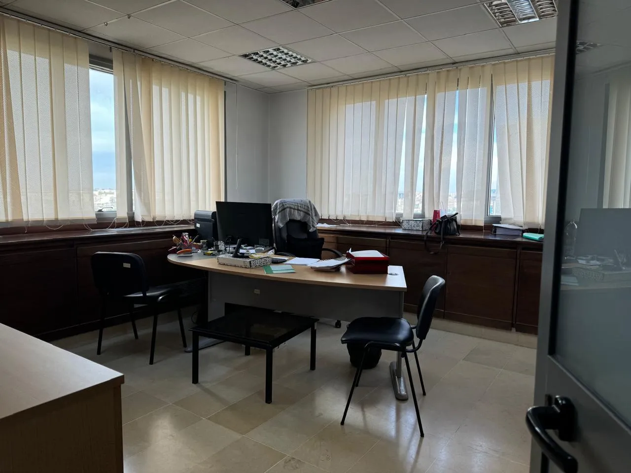 Coquette bureau administratif au Berge du Lac1