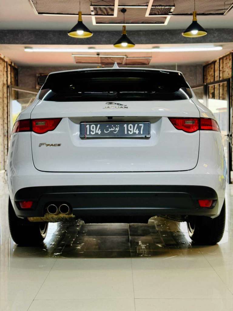 Jaguar F . Pace