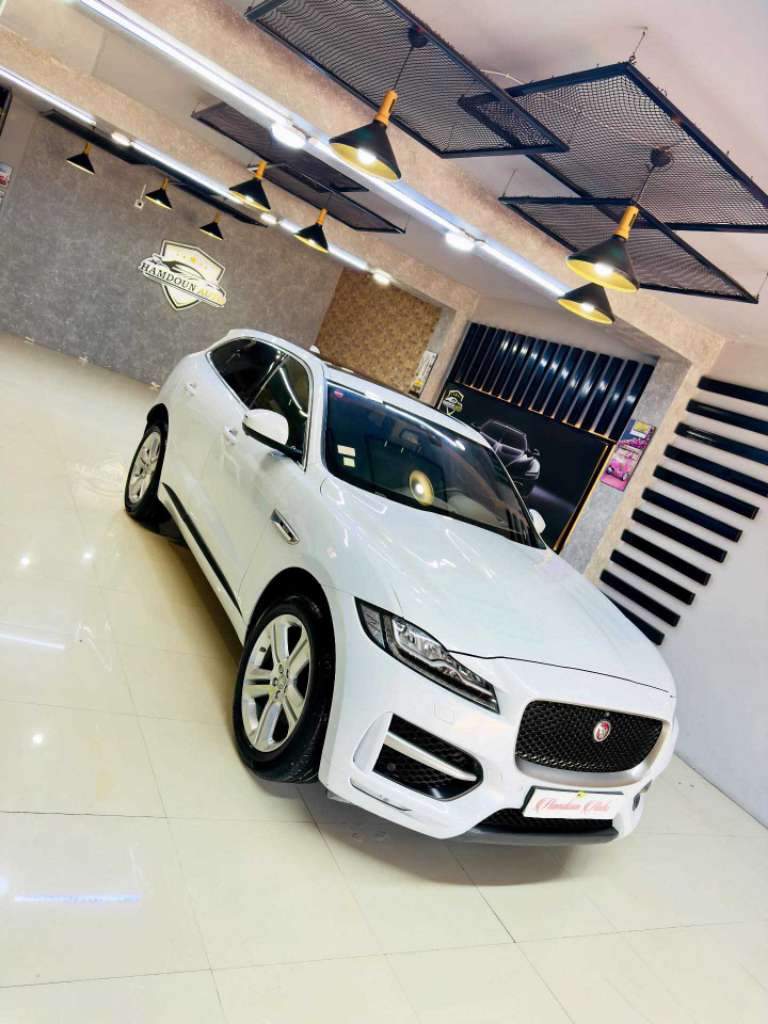 Jaguar F . Pace