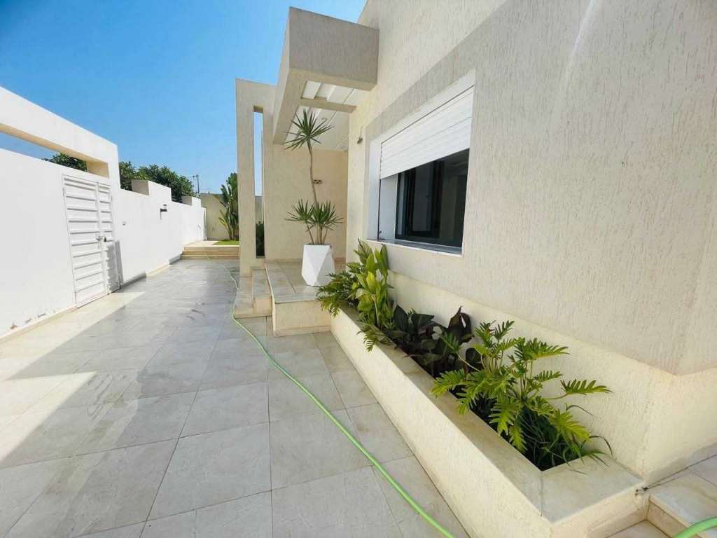 VILLA LUXUEUSE À CHATT MARIEM plein pied