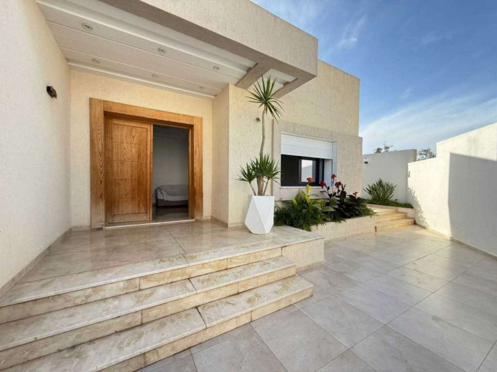 VILLA LUXUEUSE À CHATT MARIEM plein pied