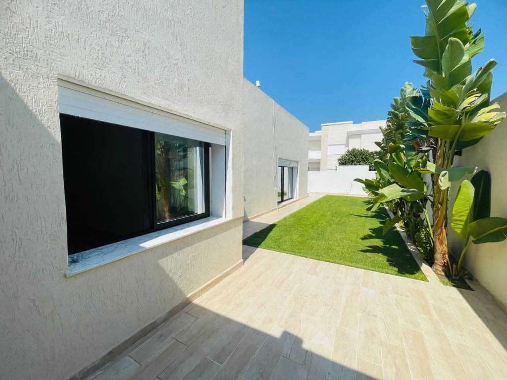 VILLA LUXUEUSE À CHATT MARIEM plein pied