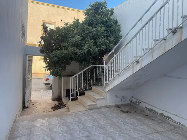 Maison au 1er etage a Ibn Sina 1, S+2 renovee