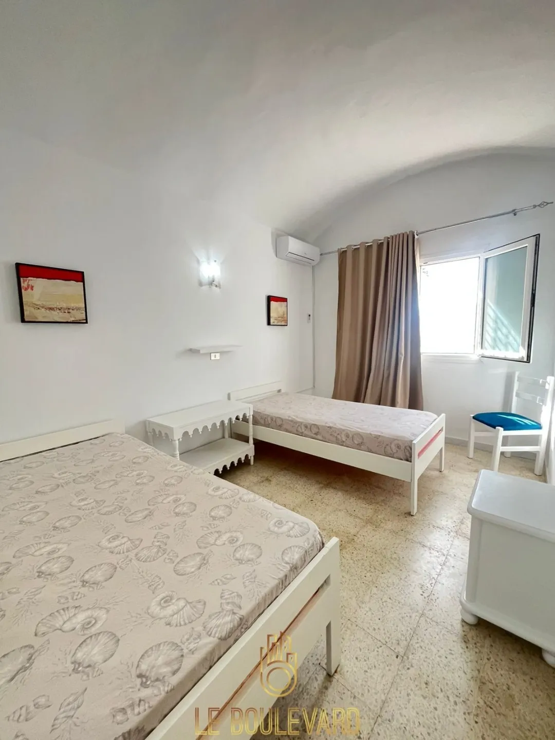 A Vendre Bungalow S+3 situé dans une cité résidentielle sécurisée au bord de la mer, à Lido – Nabeul
