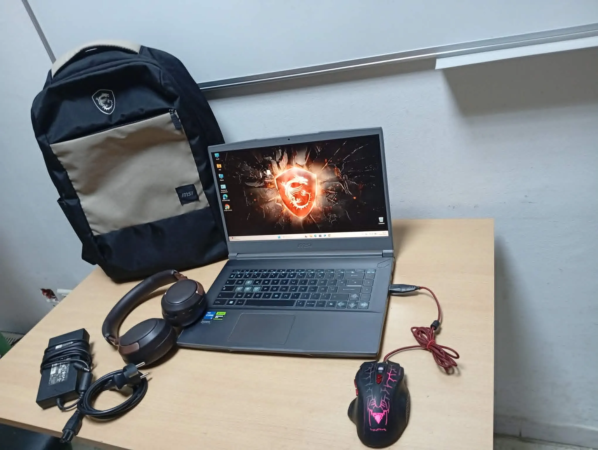 Msi Thin 15 B13UCX FHD  i5-13620H / RTX 2050- 4Go  / 16 Go / 512 SSD