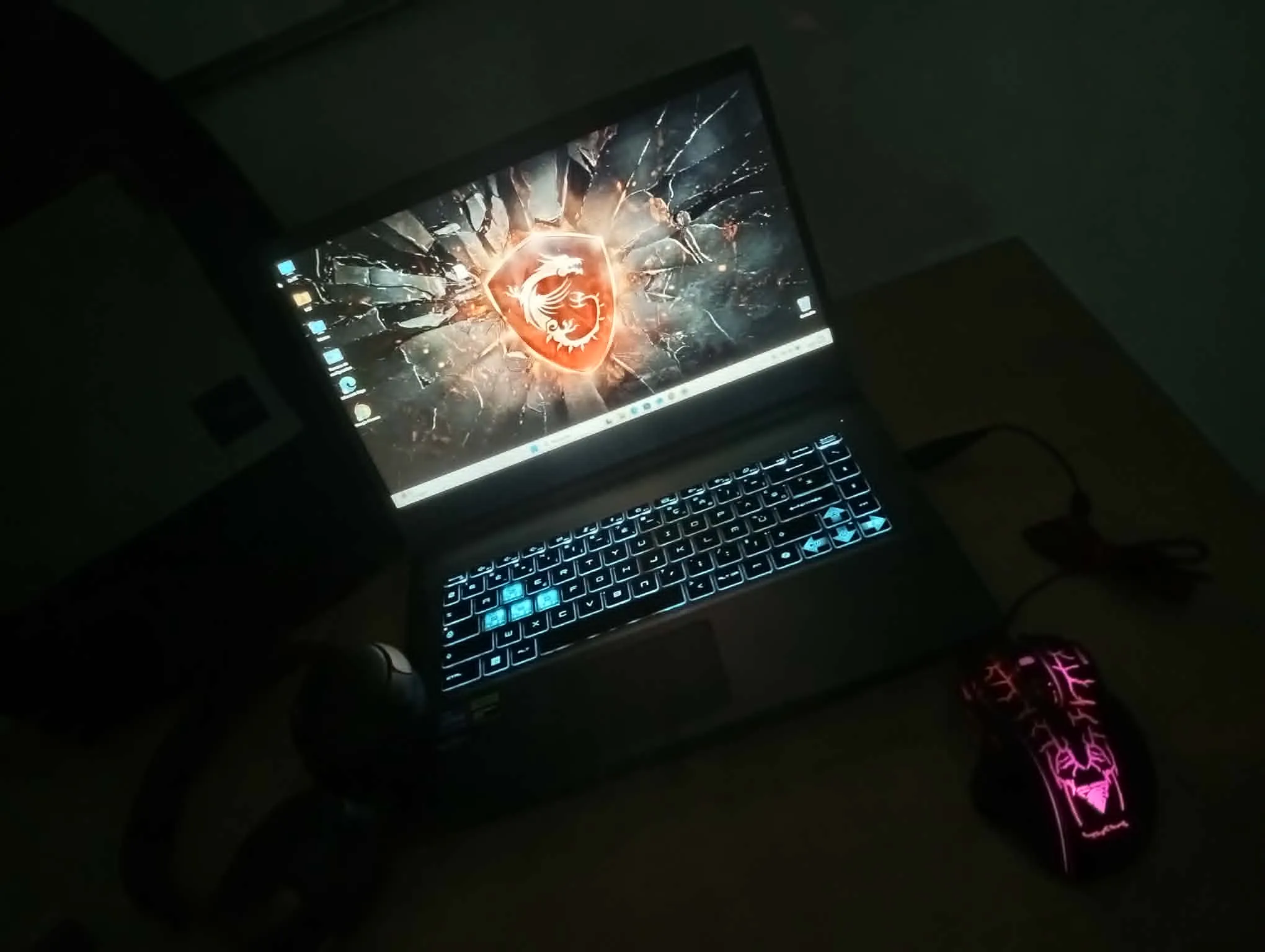 Msi Thin 15 B13UCX FHD  i5-13620H / RTX 2050- 4Go  / 16 Go / 512 SSD