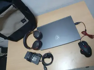 Msi Thin 15 B13UCX FHD  i5-13620H / RTX 2050- 4Go  / 16 Go / 512 SSD