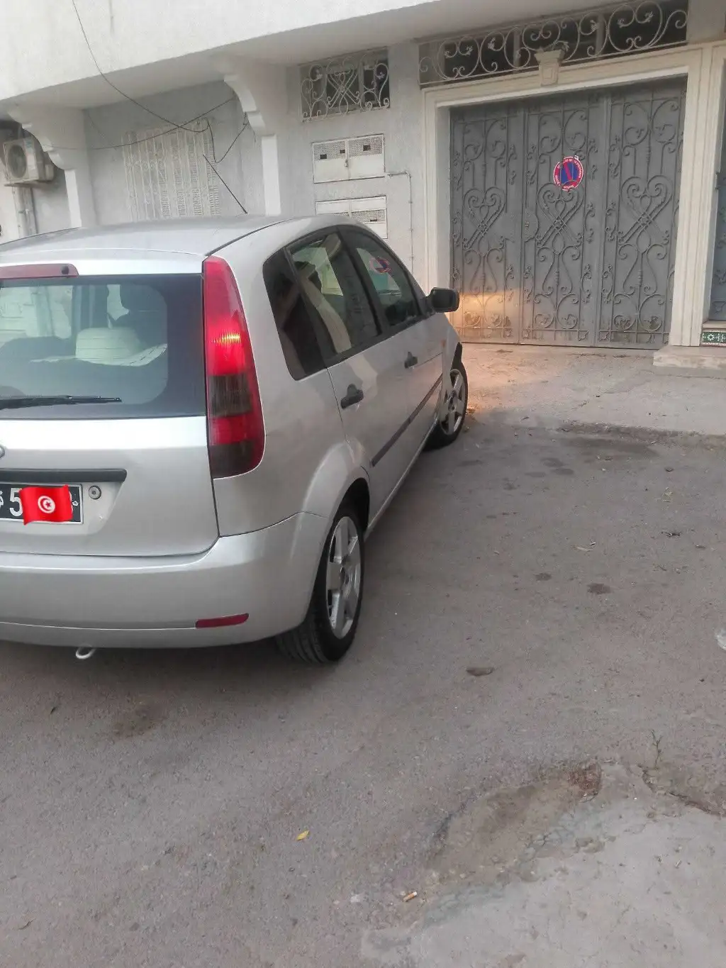 Tres belle ford fiesta tres propre toute option mta kssiba forsa vraiment ll kasseb