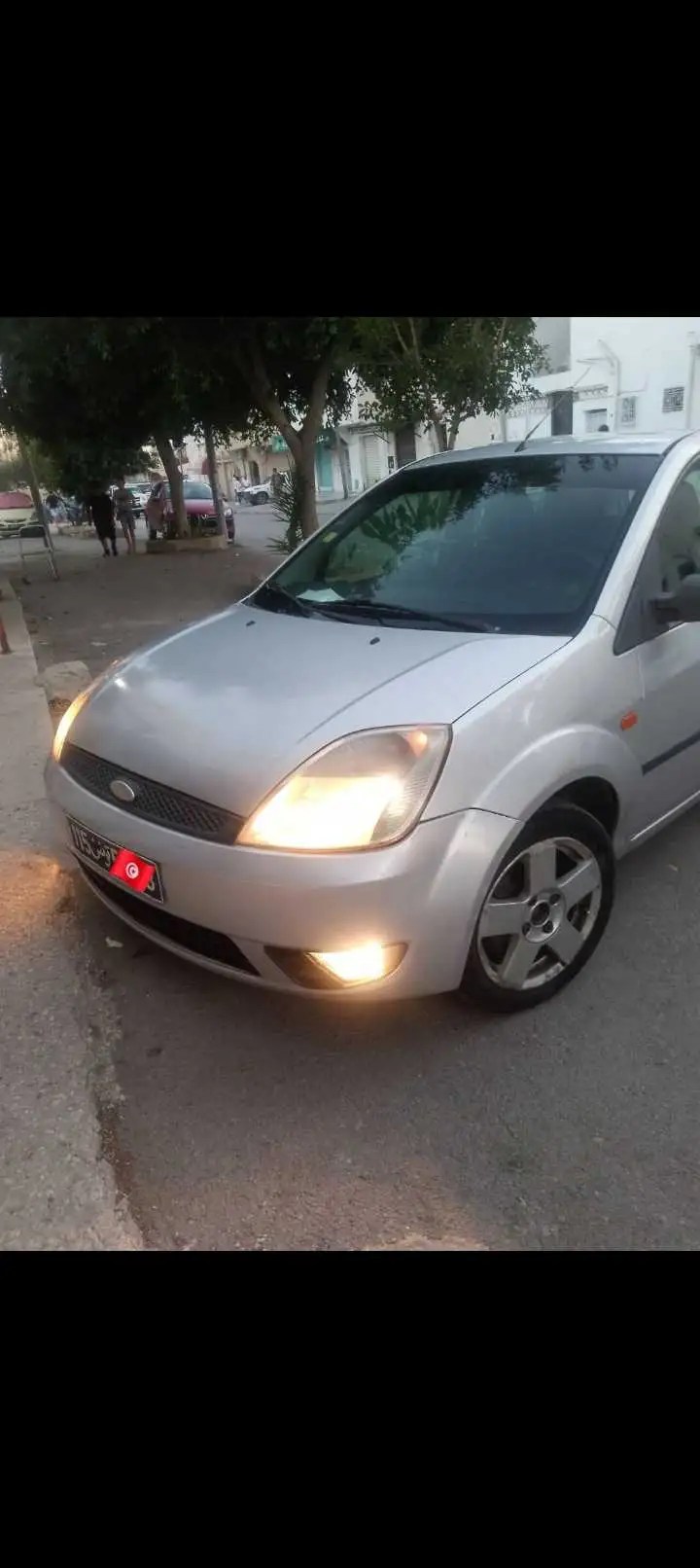 Tres belle ford fiesta tres propre toute option mta kssiba forsa vraiment ll kasseb