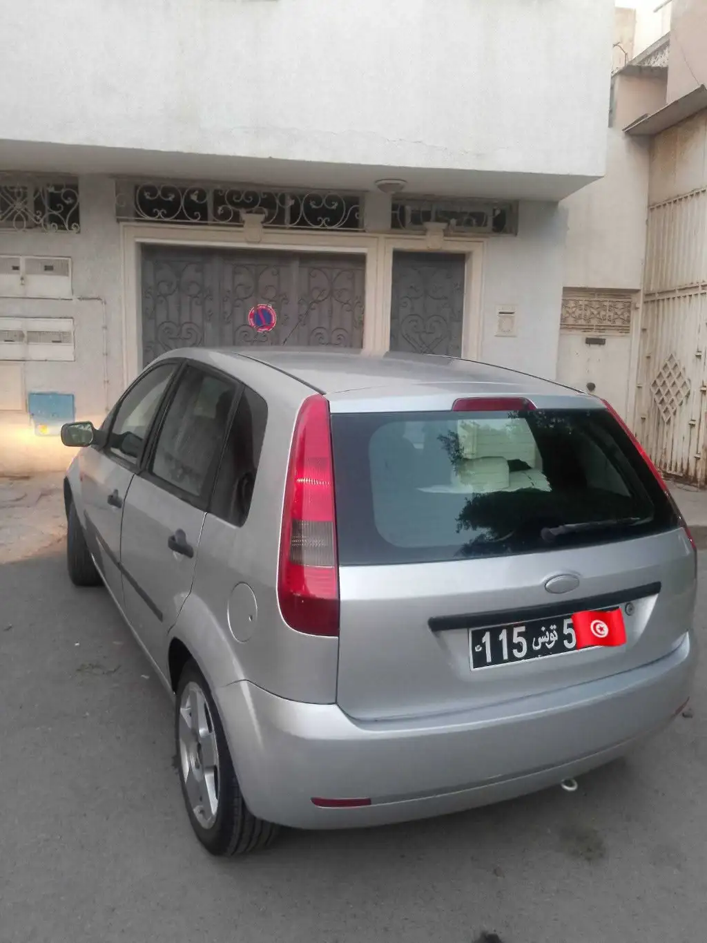Tres belle ford fiesta tres propre toute option mta kssiba forsa vraiment ll kasseb
