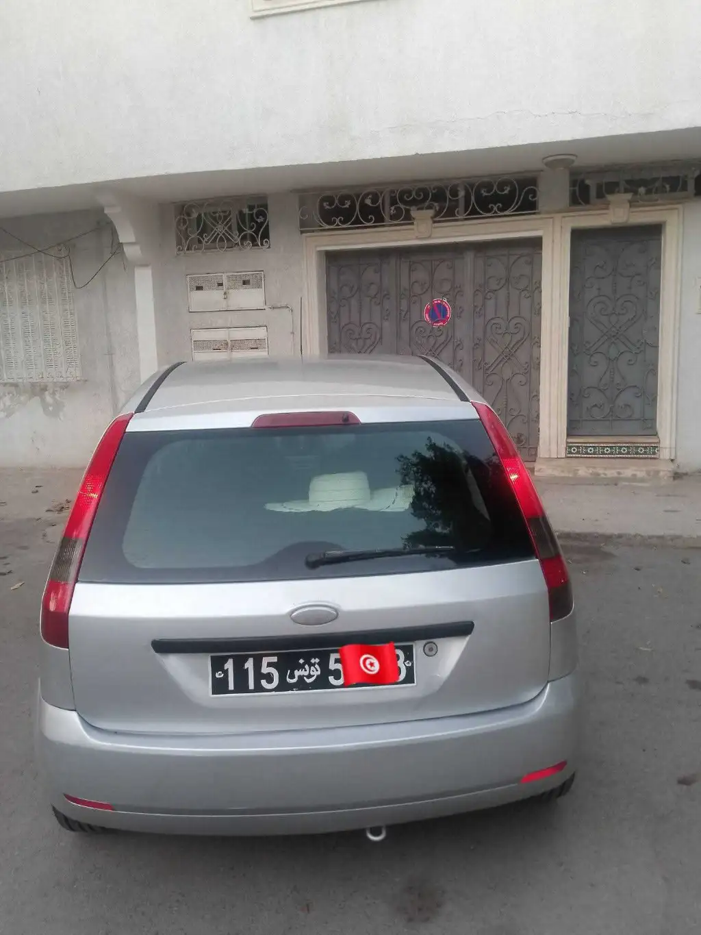 Tres belle ford fiesta tres propre toute option mta kssiba forsa vraiment ll kasseb