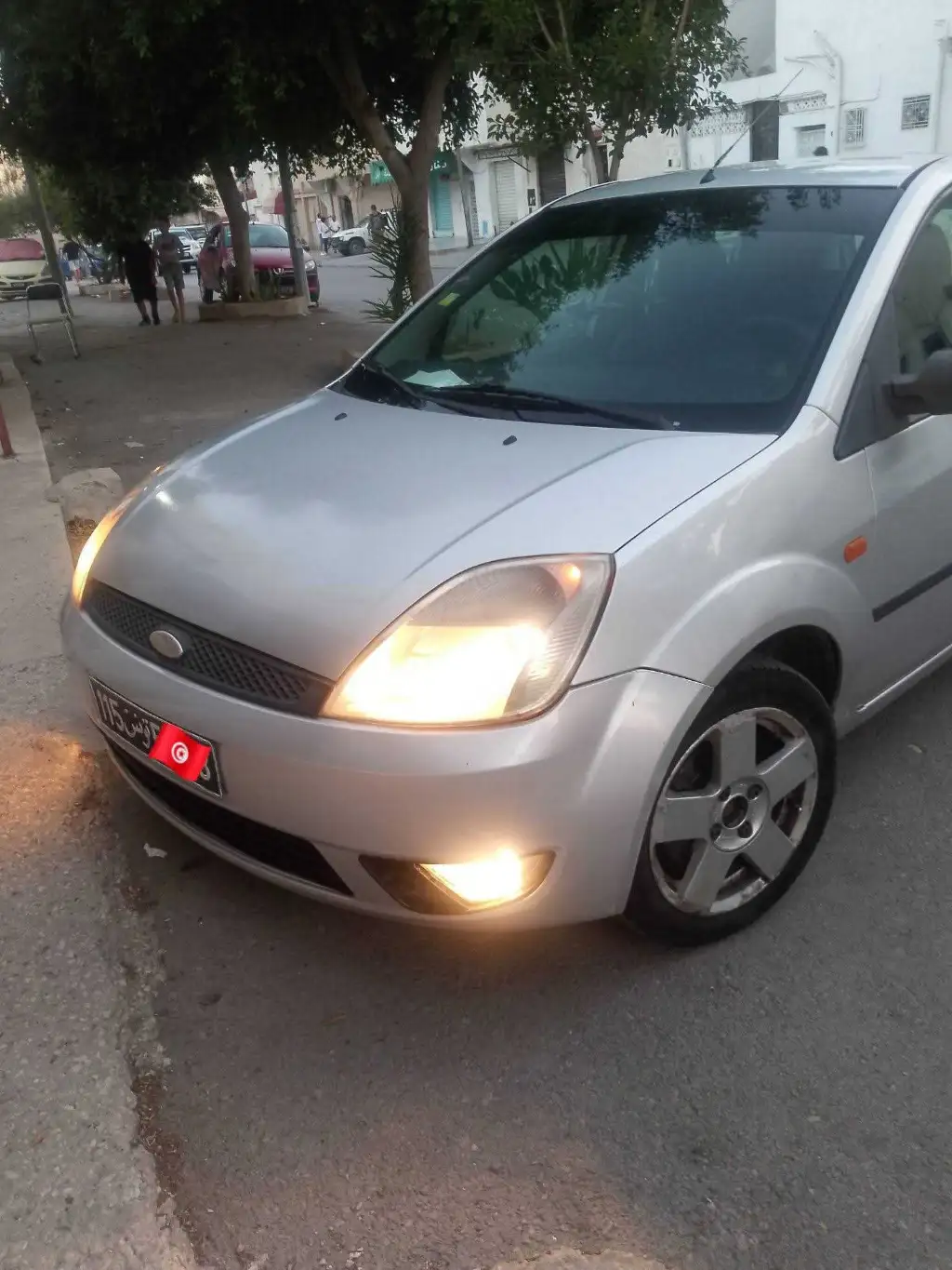 Tres belle ford fiesta tres propre toute option mta kssiba forsa vraiment ll kasseb