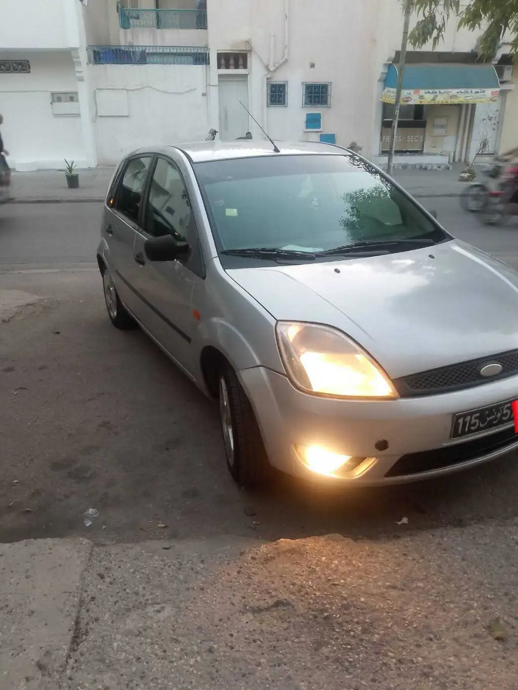 Tres belle ford fiesta tres propre toute option mta kssiba forsa vraiment ll kasseb
