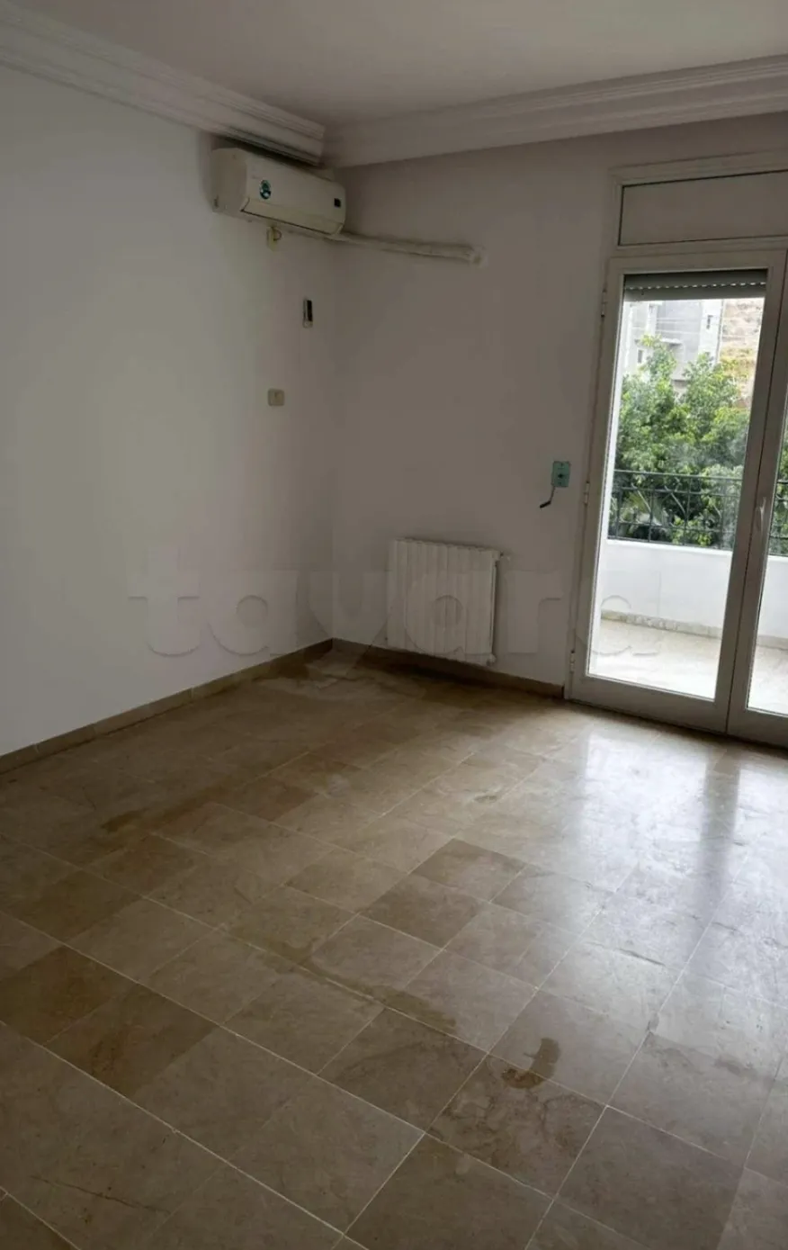 Location S2 vide à Jardin D'El Menzah 1
