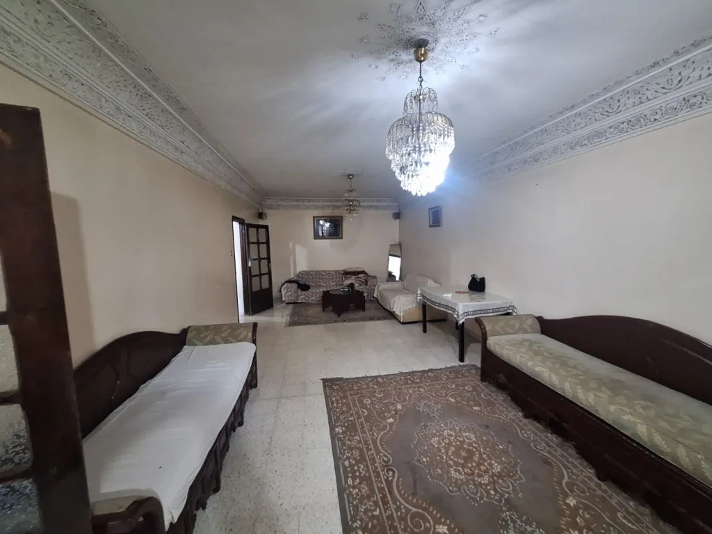 À vendre – Rez-de-chaussée 286 m² à Mourouj 1, proche mosquée – S+3, jardin, terrasse, garage – Compteurs séparés