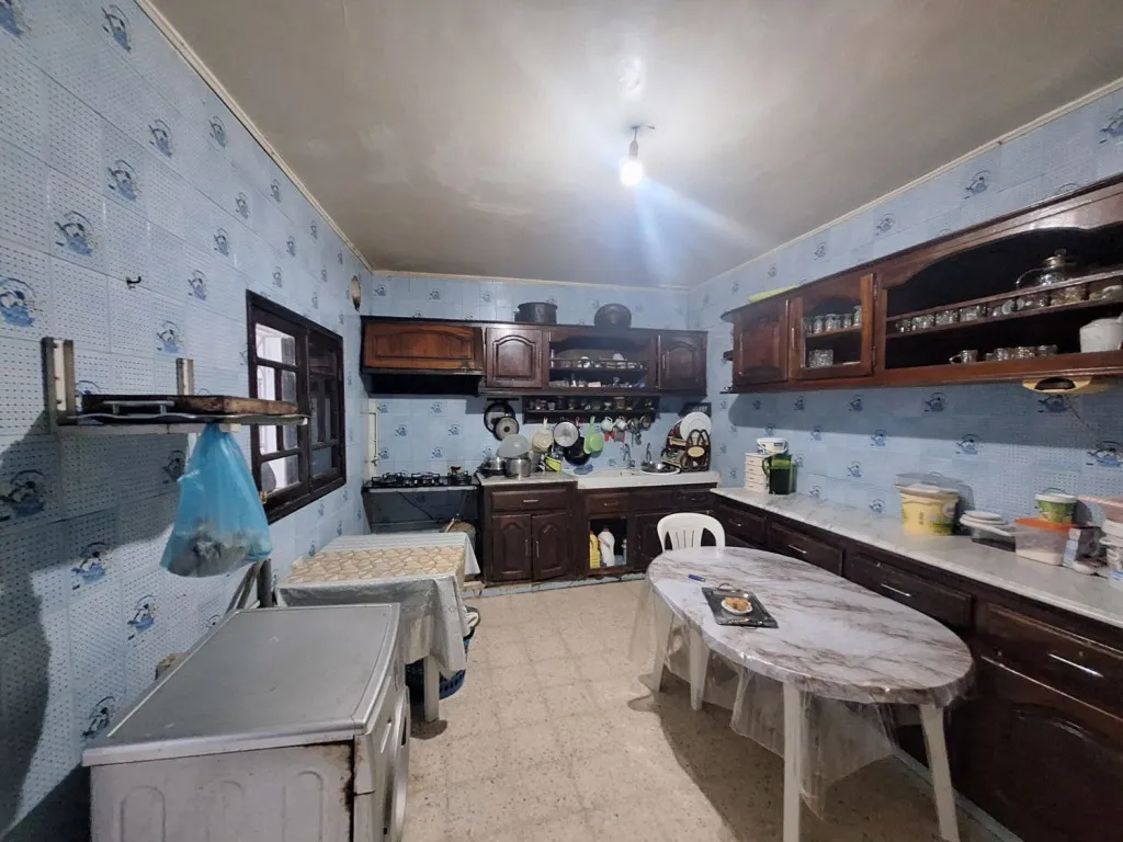 À vendre – Rez-de-chaussée 286 m² à Mourouj 1, proche mosquée – S+3, jardin, terrasse, garage – Compteurs séparés