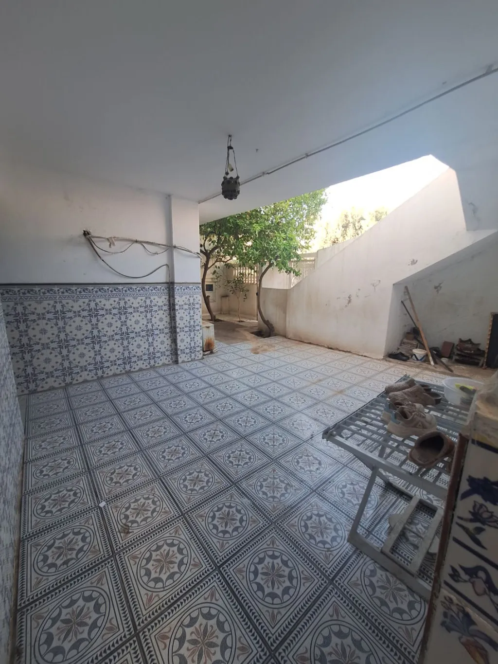 À vendre – Rez-de-chaussée 286 m² à Mourouj 1, proche mosquée – S+3, jardin, terrasse, garage – Compteurs séparés
