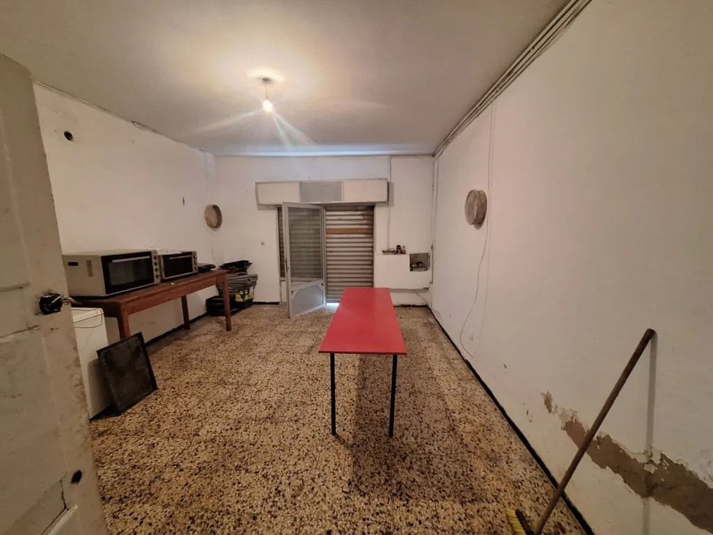 À vendre – Rez-de-chaussée 286 m² à Mourouj 1, proche mosquée – S+3, jardin, terrasse, garage – Compteurs séparés