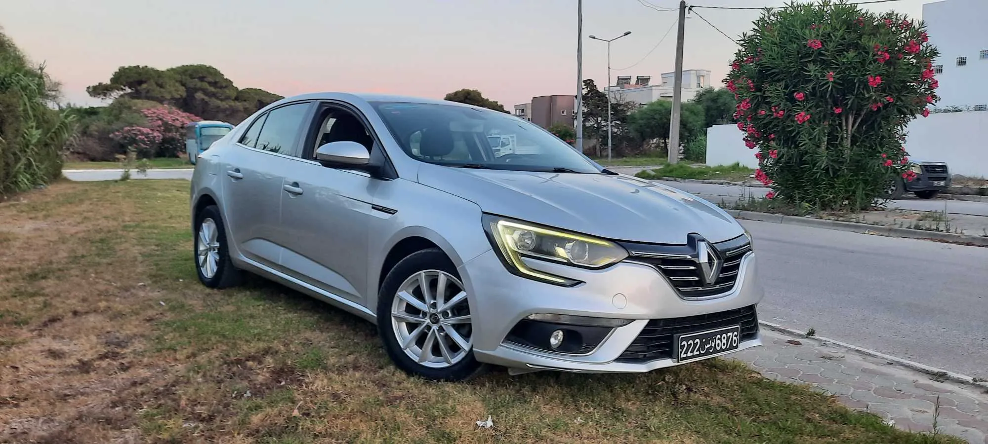 Megane 4 essence etat neuve 2021 Tl:28431642