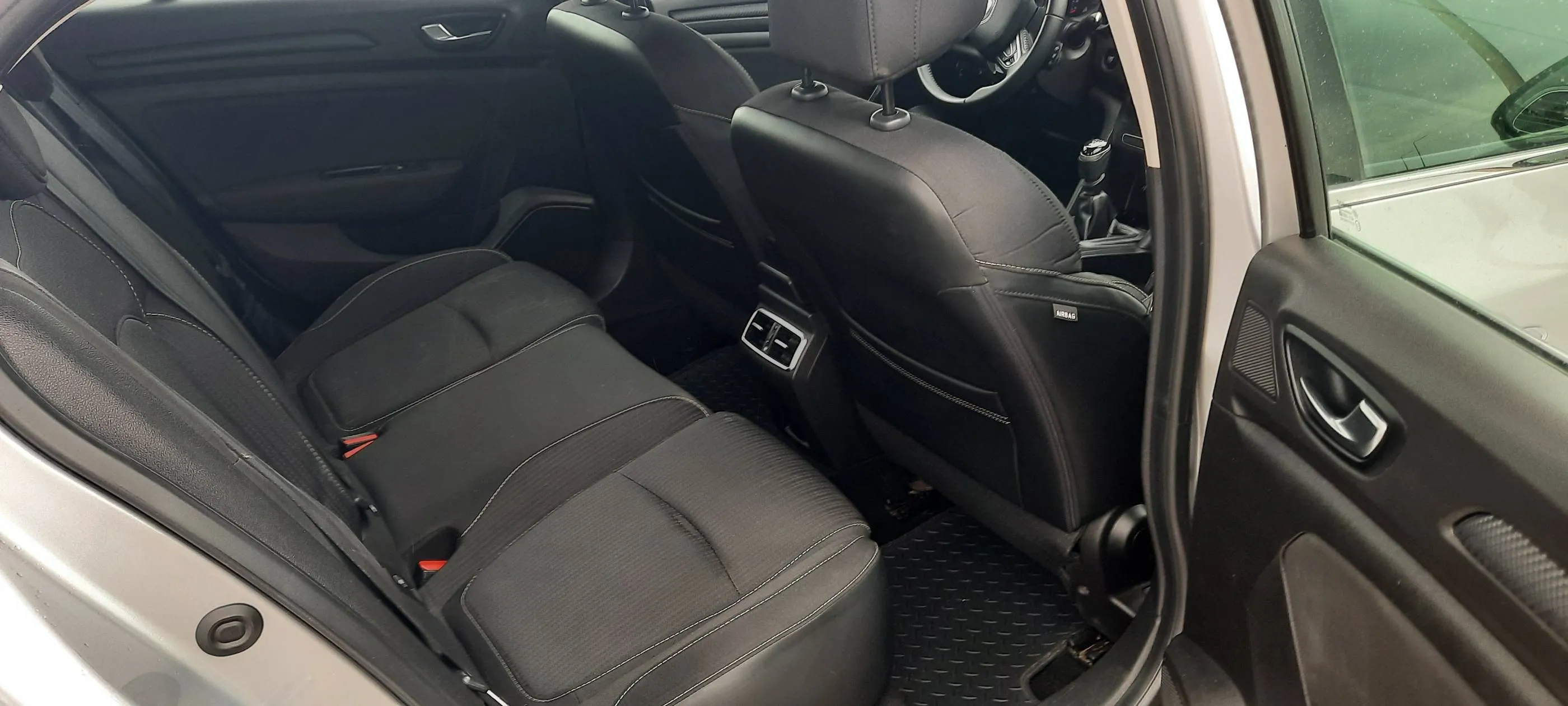 Megane 4 essence etat neuve 2021 Tl:28431642